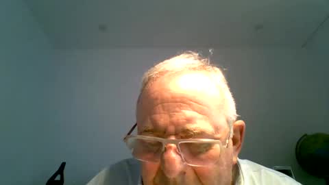 Snapshot of martin_1947 chatting on 05-09-26, 06:35 martin_1947 online show from 05-09-26, 06:35