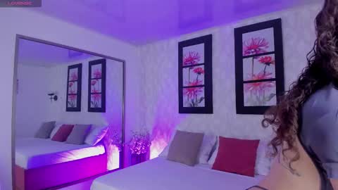 mari online show from 11-11-25, 12:05