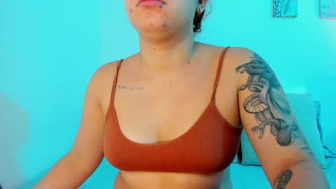 C A R O L I N A  online show from 05-05-26, 10:56