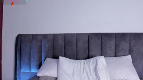 Laura online show from 02-03-25, 01:09