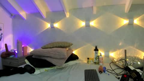 martina mIIler online show from 03-24-26, 12:54