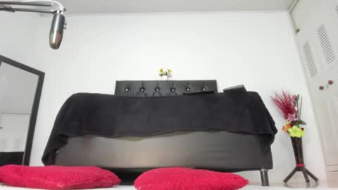 Snapshot of martinaclark chatting on 05-15-26, 11:45 Martina online show from 05-15-26, 11:45