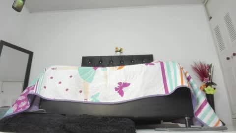 Snapshot of martinaclark chatting on 05-17-26, 10:28 Martina online show from 05-17-26, 10:28
