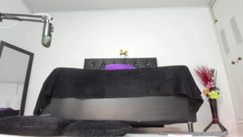 Snapshot of martinaclark chatting on 05-21-26, 03:24 Martina online show from 05-21-26, 03:24