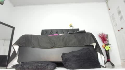 Snapshot of martinaclark chatting on 07-24-26, 03:48 Martina online show from 07-24-26, 03:48