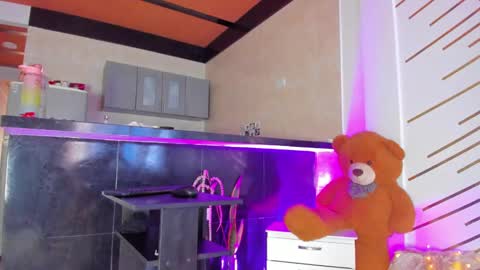 ...  ... online show from 02-03-25, 06:39