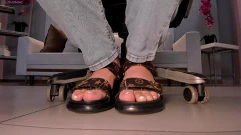 Snapshot of martinnabonnet chatting on 02-28-25, 10:41 Martinna Bonnet online show from 02-28-25, 10:41