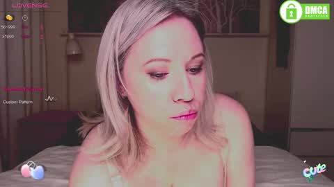 Snapshot of mary__linn chatting on 09-22-25, 01:02 Mary linn online show from 09-22-25, 01:02
