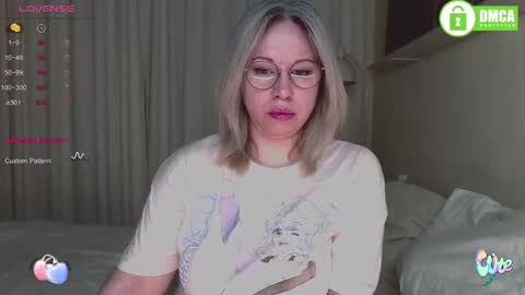 Snapshot of mary__linn chatting on 10-19-25, 01:45 Mary linn online show from 10-19-25, 01:45
