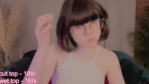Snapshot of mary_backerr chatting on 06-17-26, 01:23 Mary online show from 06-17-26, 01:23
