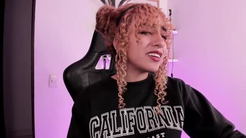 Mary Jane  online show from 01-21-25, 02:11