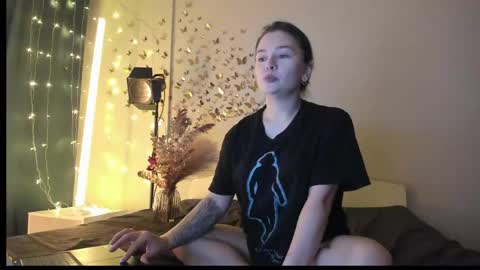 Snapshot of mary_julia chatting on 04-27-26, 08:40 Julia online show from 04-27-26, 08:40