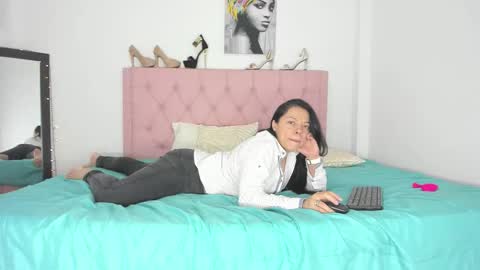 Krystamarale online show from 12-16-25, 11:32