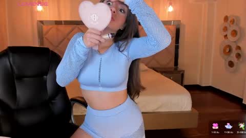 Snapshot of marylewis_ chatting on 04-07-26, 01:00 Mary online show from 04-07-26, 01:00