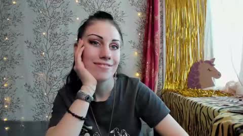 Snapshot of marylou_ chatting on 01-15-25, 04:47 Mary Lou online show from 01-15-25, 04:47