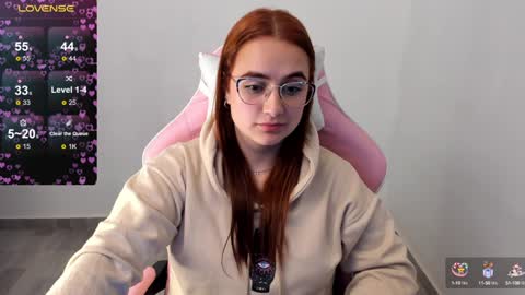 Dulce Maria online show from 12-14-24, 01:06