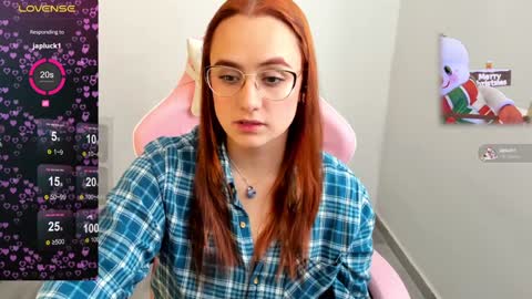 Dulce Maria online show from 12-18-24, 07:19