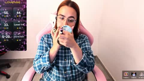 Dulce Maria online show from 01-31-25, 04:14