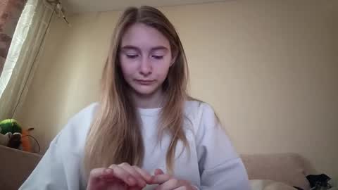 Snapshot of marylynreifsnider chatting on 09-18-25, 05:53 Hi My name is Elina Im 18 years old. online show from 09-18-25, 05:53