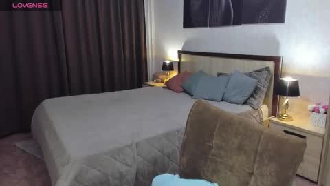 MarySax online show from 10-27-25, 05:17