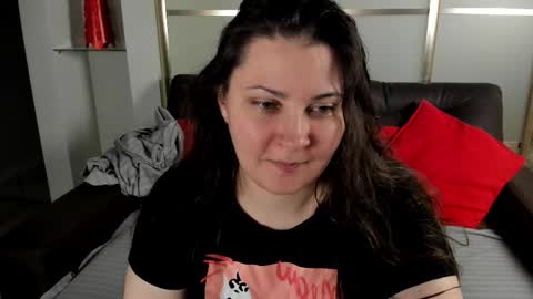 Snapshot of maryswon chatting on 10-10-25, 05:01 Mary online show from 10-10-25, 05:01