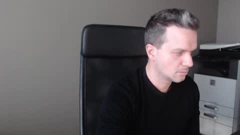 Snapshot of maschiodavide89 chatting on 12-24-24, 01:28 David online show from 12-24-24, 01:28