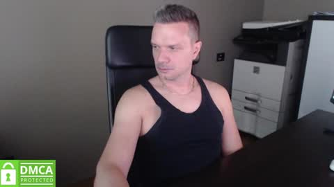 Snapshot of maschiodavide89 chatting on 06-19-26, 06:18 David online show from 06-19-26, 06:18