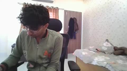 Mask Boy online show from 12-15-25, 05:44