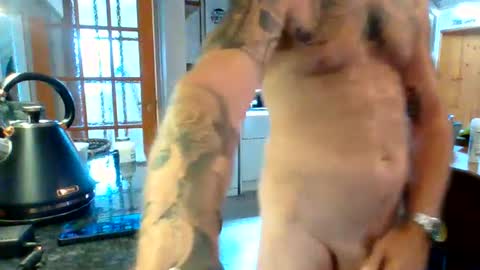 Snapshot of masked_masturbation_couple chatting on 06-28-26, 09:26 Masked Masturbation Couple online show from 06-28-26, 09:26