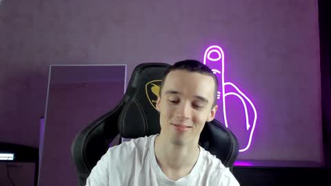 Snapshot of mason_warhol chatting on 01-08-25, 04:55 Mason online show from 01-08-25, 04:55