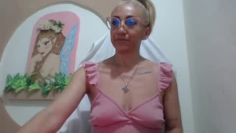 Snapshot of massielferretis chatting on 05-31-26, 11:50 massiel ferreti online show from 05-31-26, 11:50