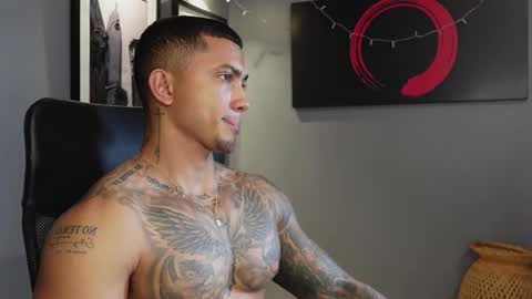 Snapshot of massimo_rizzo_ chatting on 11-21-25, 08:07 Massimo online show from 11-21-25, 08:07