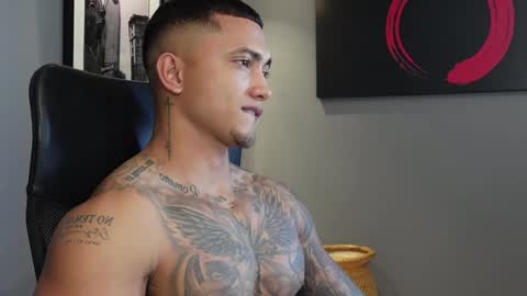 Snapshot of massimo_rizzo_ chatting on 11-23-25, 06:52 Massimo online show from 11-23-25, 06:52