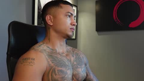 Snapshot of massimo_rizzo_ chatting on 11-27-25, 08:33 Massimo online show from 11-27-25, 08:33