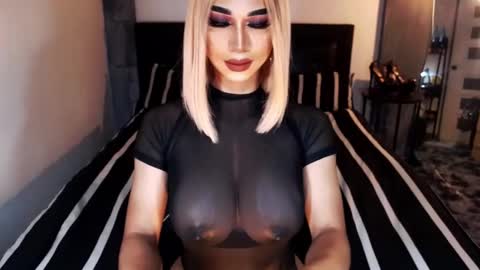 Snapshot of massivecockxmistress chatting on 10-30-25, 03:19 Aica online show from 10-30-25, 03:19