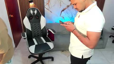 Snapshot of master_javi chatting on 09-19-25, 05:53 master_javi online show from 09-19-25, 05:53