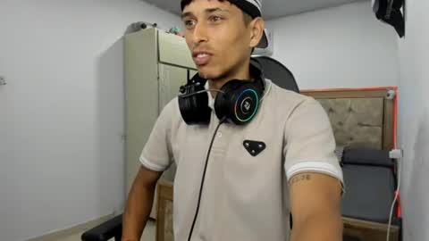 Snapshot of masteralda09 chatting on 06-18-26, 04:33 Alpha junior online show from 06-18-26, 04:33