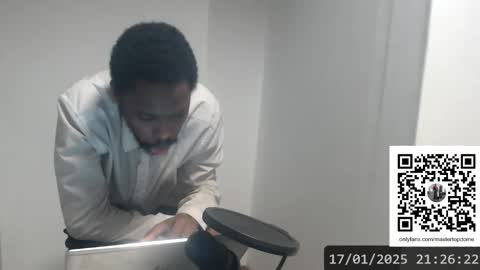 Snapshot of masterdomfuck chatting on 01-18-25, 12:24 Masterdomfuck online show from 01-18-25, 12:24