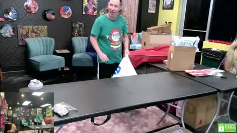 Snapshot of matchingtracksuits chatting on 12-23-24, 03:55 Jer and Kel online show from 12-23-24, 03:55