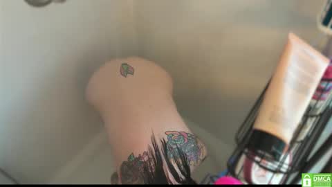 Snapshot of matchingtracksuits chatting on 03-04-25, 02:42 Jer and Kel online show from 03-04-25, 02:42