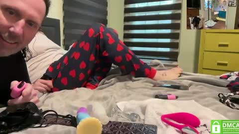 Snapshot of matchingtracksuits chatting on 03-05-25, 04:57 Jer and Kel online show from 03-05-25, 04:57