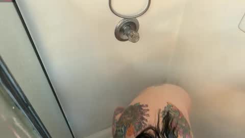 Snapshot of matchingtracksuits chatting on 09-15-25, 03:45 Jer and Kel online show from 09-15-25, 03:45