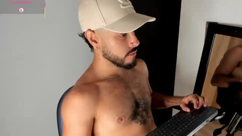 Snapshot of mateobaer_ chatting on 05-19-26, 07:58 Mateo Baer online show from 05-19-26, 07:58