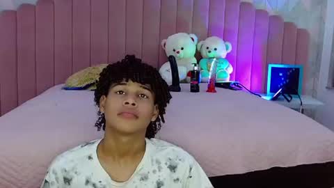 Snapshot of matewhottxx chatting on 07-19-26, 03:05 Mathew online show from 07-19-26, 03:05