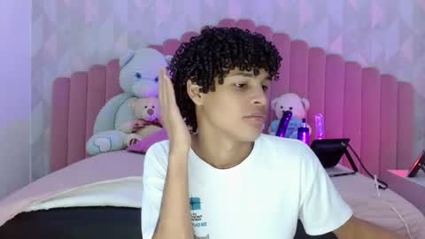 Snapshot of matewhottxx chatting on 07-27-26, 10:33 Mathew online show from 07-27-26, 10:33