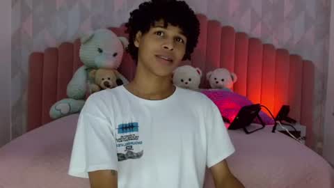 Snapshot of matewhottxx chatting on 07-28-26, 04:30 Mathew online show from 07-28-26, 04:30
