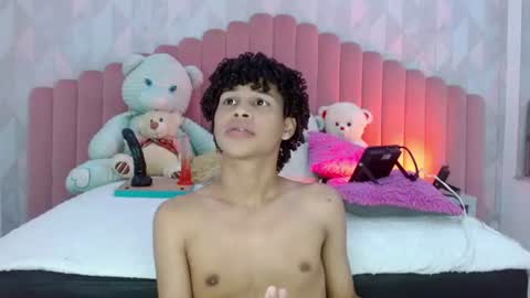 Snapshot of matewhottxx chatting on 07-28-26, 11:17 Mathew online show from 07-28-26, 11:17