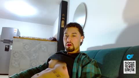 Snapshot of mathew444 chatting on 11-20-25, 11:10 STRURIBE ON INSTAGRAM online show from 11-20-25, 11:10