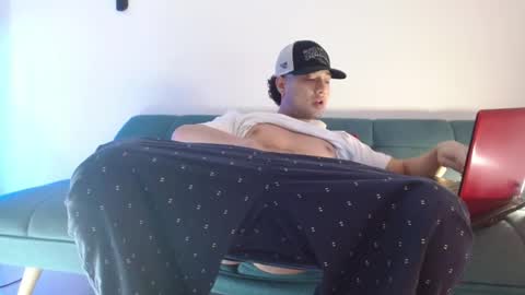 Snapshot of mathew444 chatting on 01-11-26, 06:57 STRURIBE ON INSTAGRAM online show from 01-11-26, 06:57