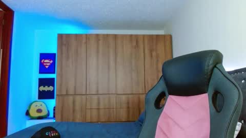 mathewhot3 online show from 11-15-25, 04:54